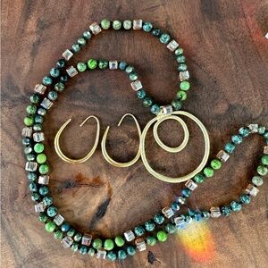 Green Tones Necklace & earrings NWOT